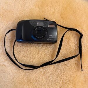 Pentax IQZoom EZY Autofocus 35mm Point & Shoot Film Camera Working